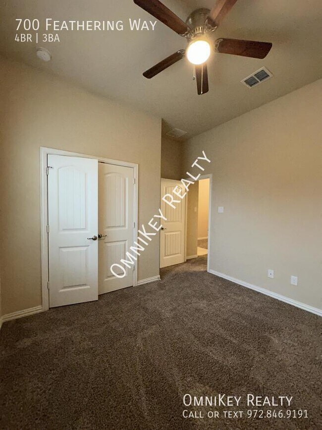 Building Photo - 700 Feathering Way