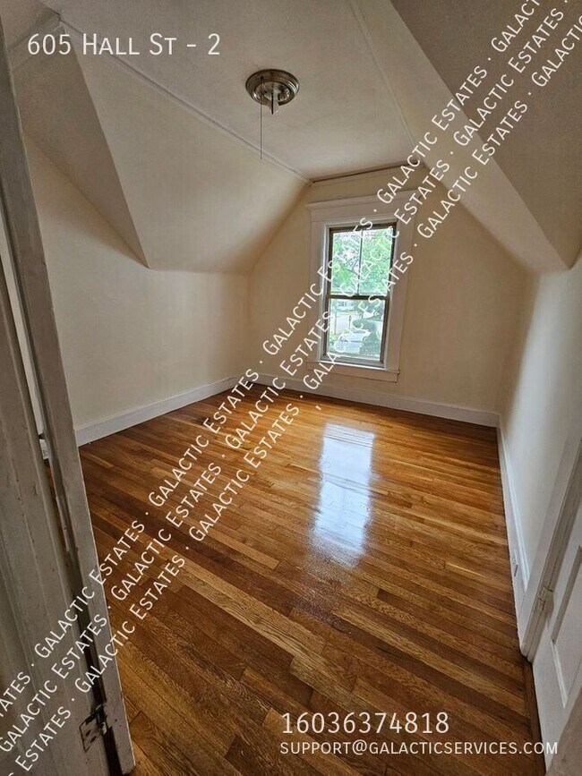 Building Photo - 605 Hall St