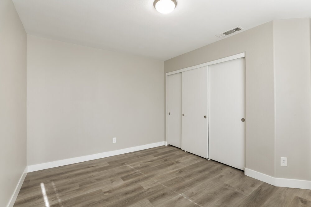 Building Photo - 2446 Cliffwood Dr