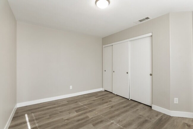 Building Photo - 2446 Cliffwood Dr