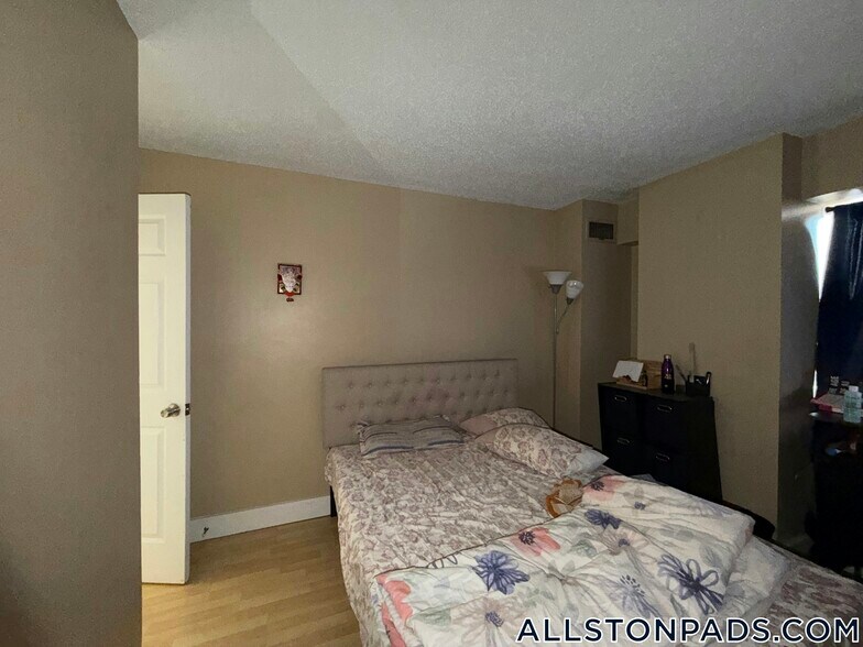 Building Photo - 15 N Beacon St