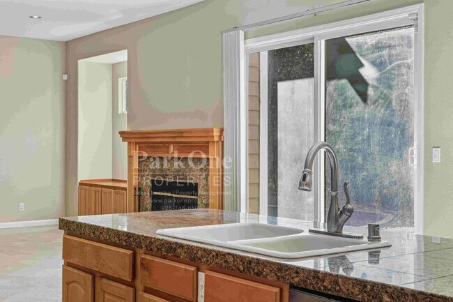 Building Photo - Beautiful Home in Peacock Creek