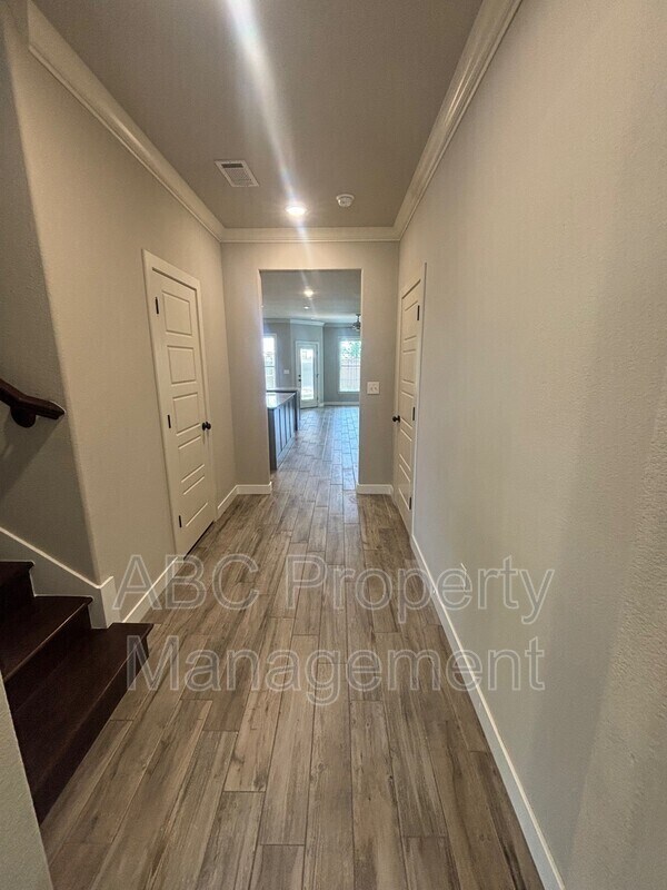 Building Photo - 3207 SW Hillstone Ave