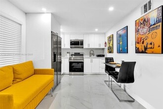 Building Photo - 923 NW 110th St