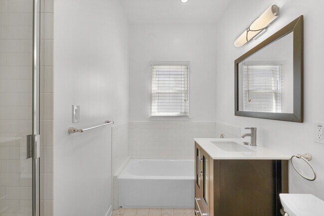 Upstairs Bathroom - 1240 S La Jolla Ave
