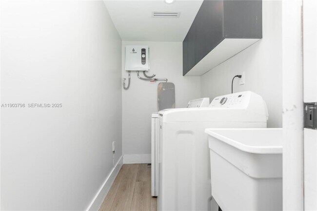 Building Photo - 2360 SW 12th St