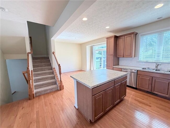 Building Photo - 525 Gala Dr