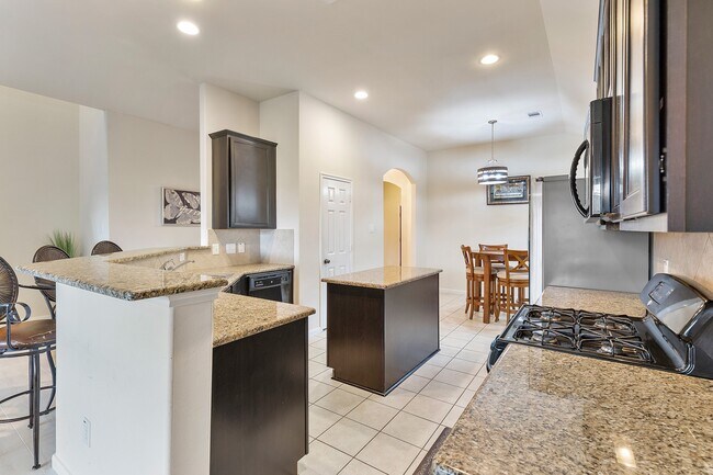 Building Photo - 16911 Savannah Park Dr