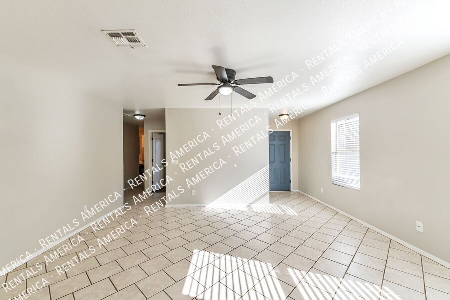 Building Photo - 6244 S Sarah Elizabeth Dr