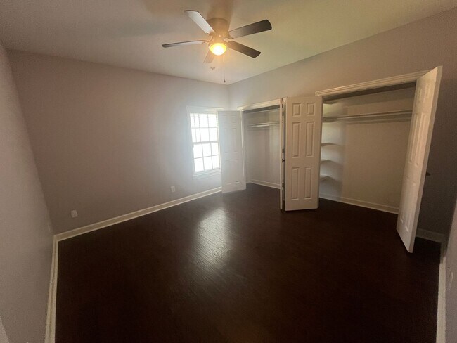 Building Photo - 13 Sawgrass St