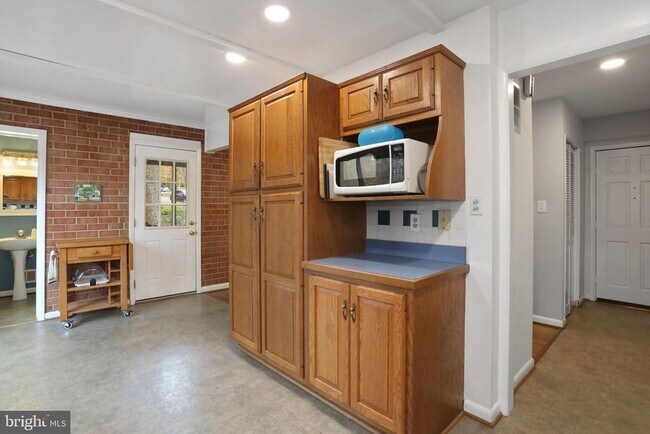 Building Photo - 4848 Red Fox Dr