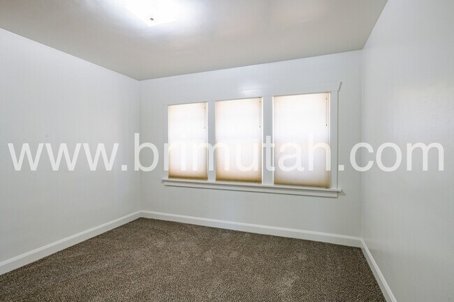 Building Photo - 1655 E 900 S