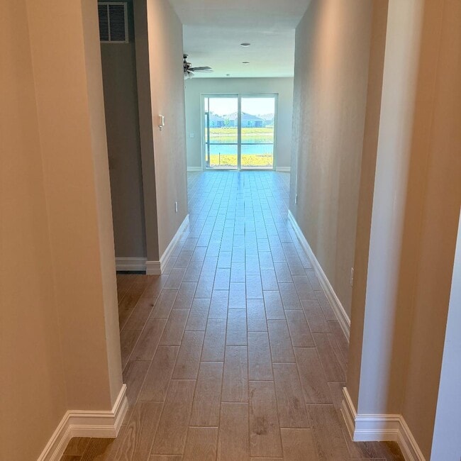 Building Photo - 17827 Shade Tree Loop