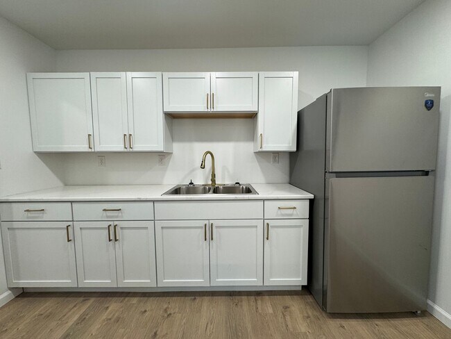 Building Photo - 3 Bedroom, 1 bath house with a bonus room