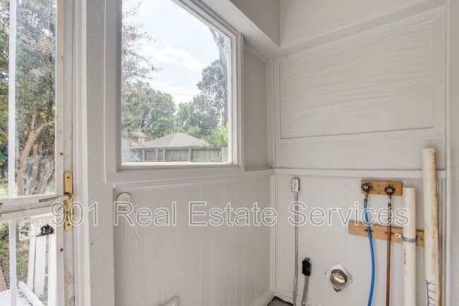 Building Photo - 670 Dickinson St