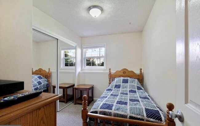Building Photo - 45 Archwood Ave
