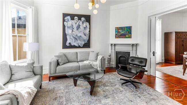 Primary Photo - 319 E Anderson St