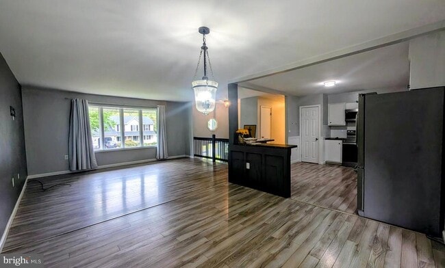 Building Photo - 922 Petinot Pl