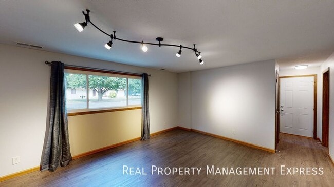 Building Photo - 3 Bed 3 Bath Home in Sioux Falls!