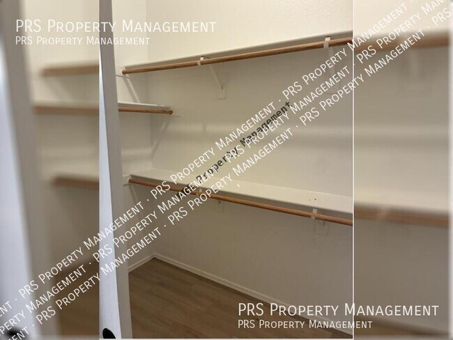 Building Photo - 1041 E Silverwood Dr