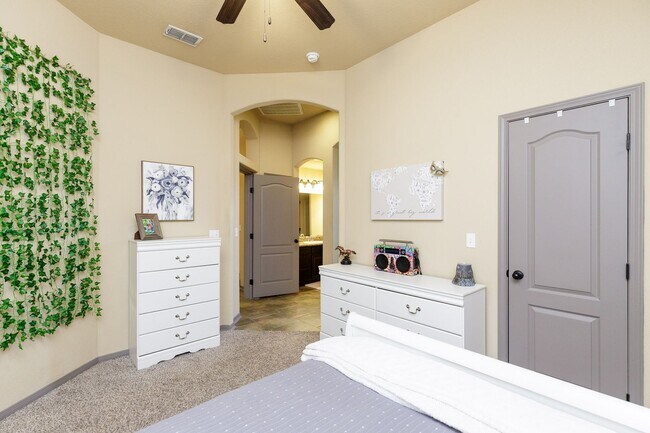 Building Photo - 7921 Pavo Real St