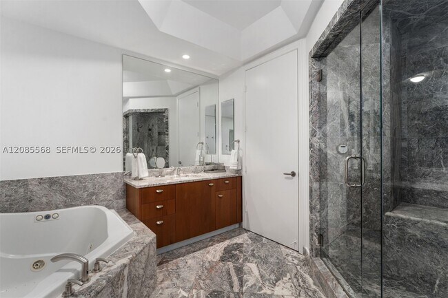 Building Photo - 16047 Collins Ave