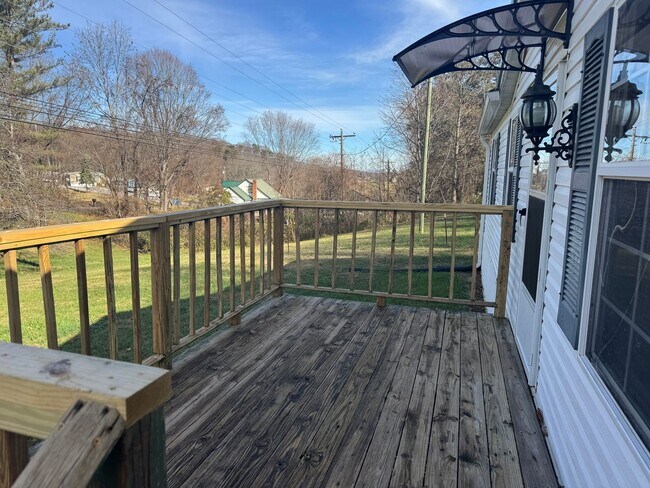 Building Photo - 3 Bedroom 2 Bathroom Mobile Home located in Rogersville, TN