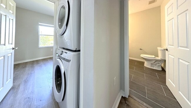 Building Photo - 4330 Tyler Cir N