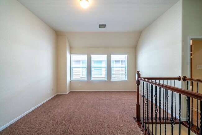 Building Photo - 3906 Waterford Ln