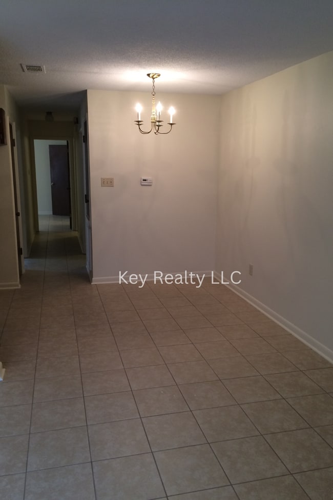 Building Photo - 6016 Quail Ridge