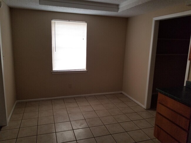 Building Photo - 610 E Water St