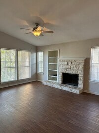 Building Photo - Pointe 360 @ 222 Condominiums - Huge 2 bedroom w attached Garage -  $1295 Rent w Credit - Pool