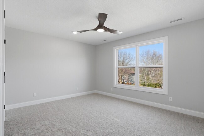 Building Photo - 4403 Glen Eagle Dr