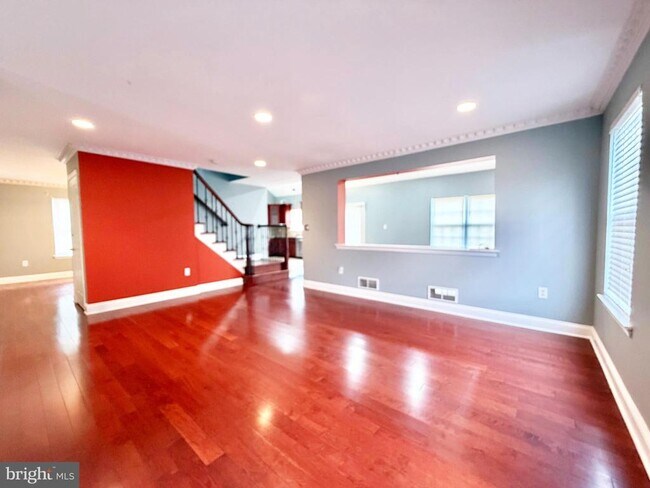 Building Photo - 37 Richards Rd