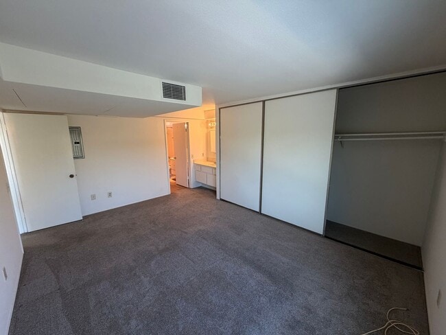 Building Photo - 4098 Valeta St