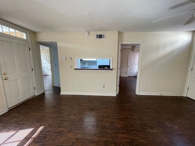 Building Photo - 106 Planters Row