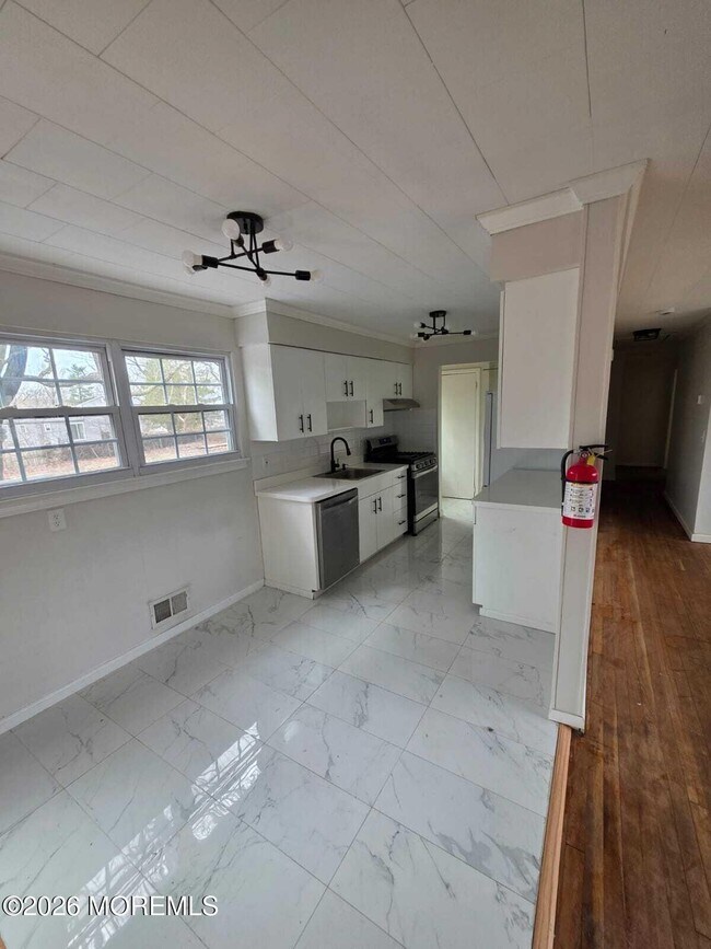 Building Photo - 14 Nathan Ave