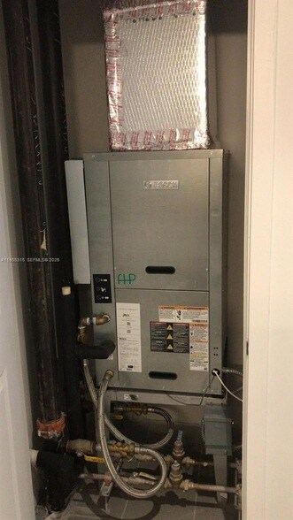 Building Photo - 1600 NE 1st Ave