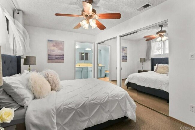 Building Photo - 3 bedroom, 3 bath home in the heart of San...