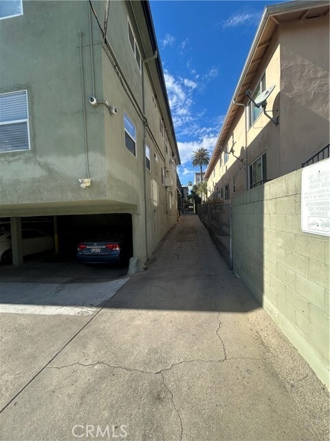 Building Photo - 1818 N Kingsley Dr