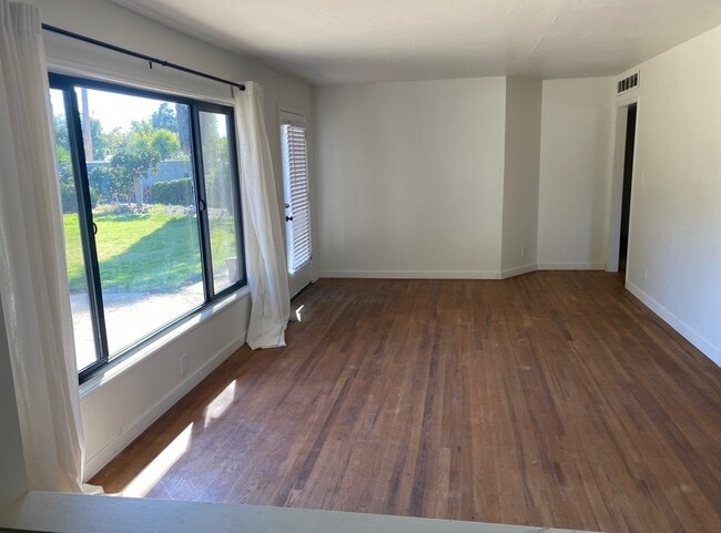 Building Photo - 109 S Park Dr