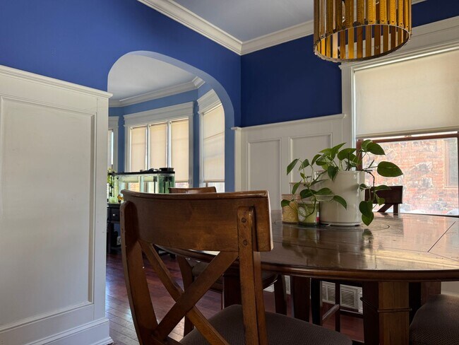 Building Photo - Charming Home For Rent Near UNO & Aksarben