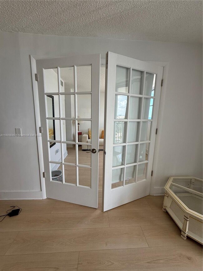 Building Photo - 9273 Collins Ave