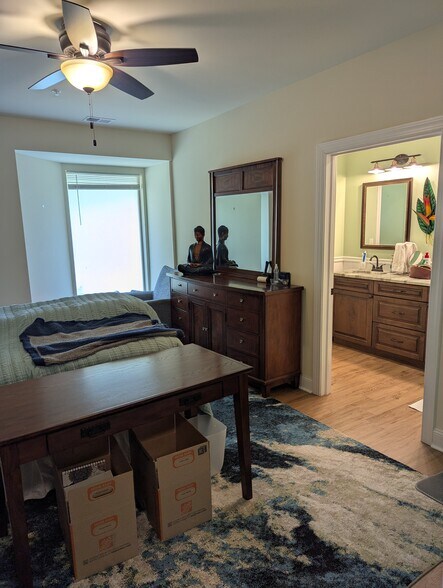 Master Bedroom - 225 W Pastorius St