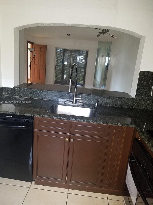 Building Photo - 426 NE 210th Cir Terrace