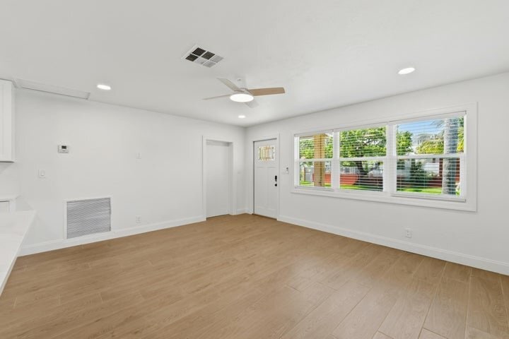 Building Photo - 802 Lytle St