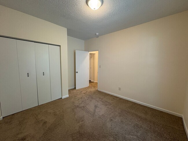 Building Photo - Cozy Two Bedroom Home!