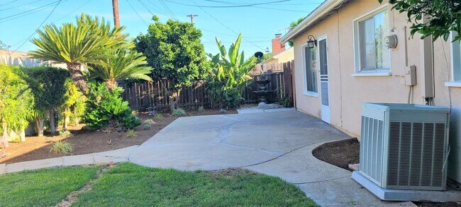 Building Photo - Single Family Home - 4 Bedrooms + 2 Baths....