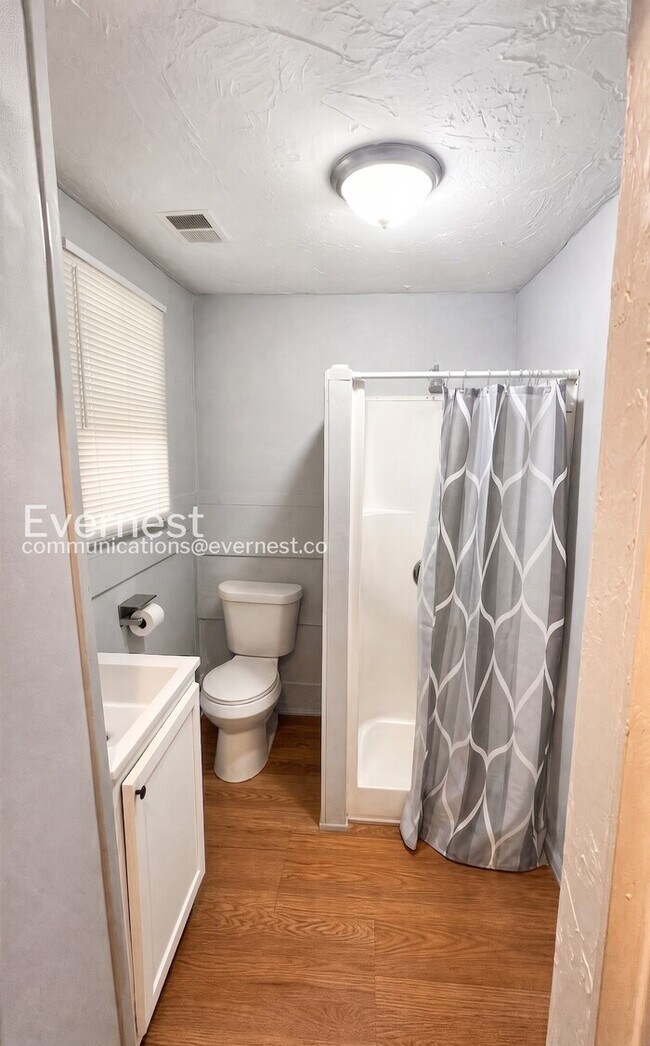 Building Photo - 2028 Powderly Ave SW