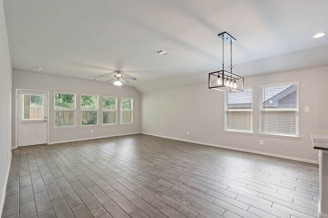 Building Photo - 914 Golden Willow Ln